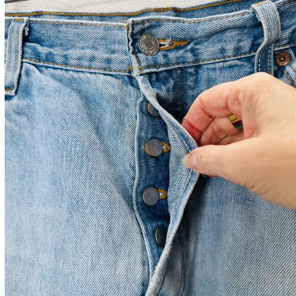 Levis 501 Light Blue Wash Button Fly Cutoff Refurbished Jean Shorts 36 - Picture 6 of 13